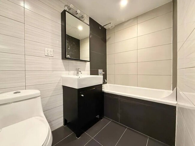 Photo - Prime Bushwick Room, HDTV, 15 min to Manhattan #756 Unidad 4