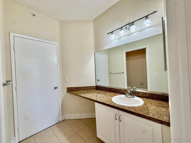 6960 SW 39th St Unit E207