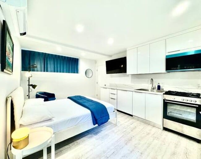 Building Photo - Stunning Ocean Front Location Unit C
