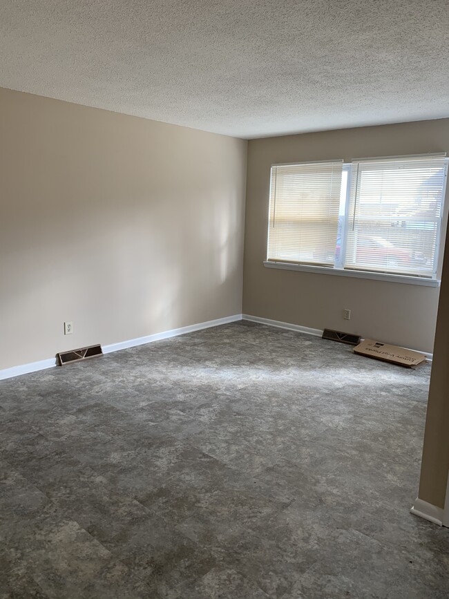 Photo - 20 N Chalfant Rd Unidad A