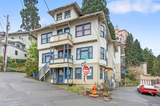 Building Photo - Large Studio apt close in SW! Pets OK! Unit 801A