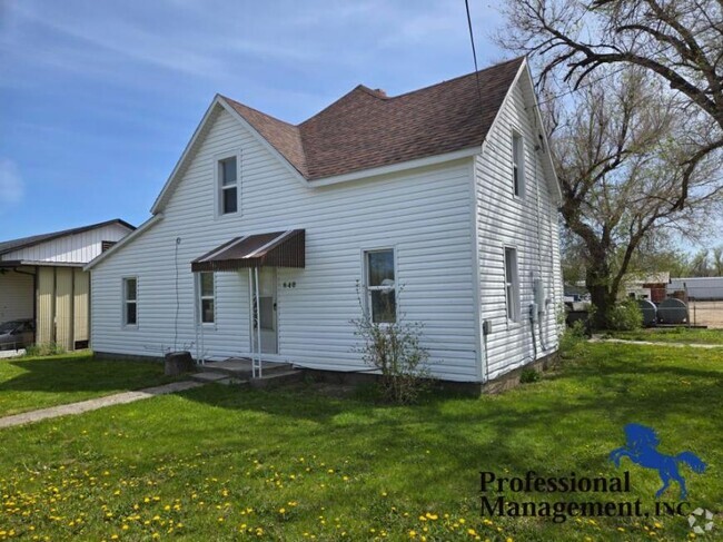 Building Photo - 3 bedroom in Billings MT 59105 Rental