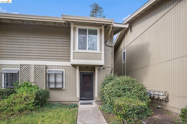 Photo - 358 Eastgate Ln