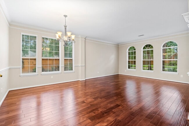 Photo - 83 Terraglen Dr