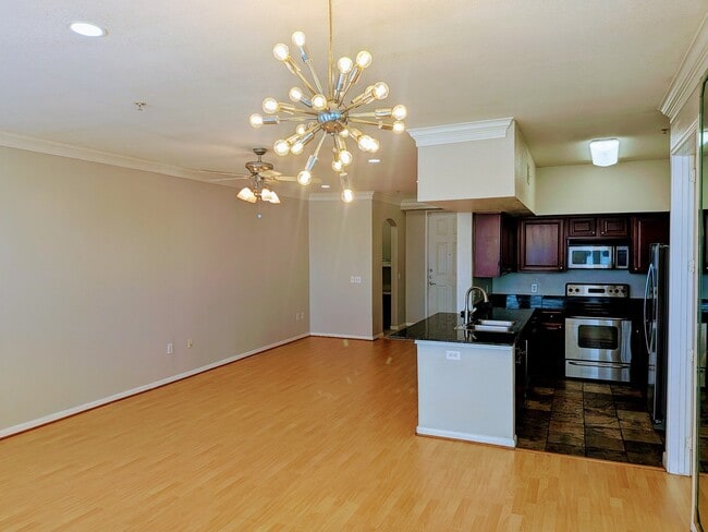 Building Photo - 7575 Kirby Dr Unit 2416 Rental