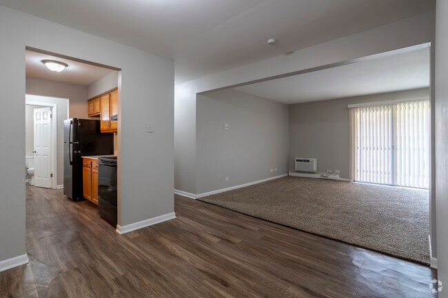 2BR, 2BA - 975SF - Dining Room