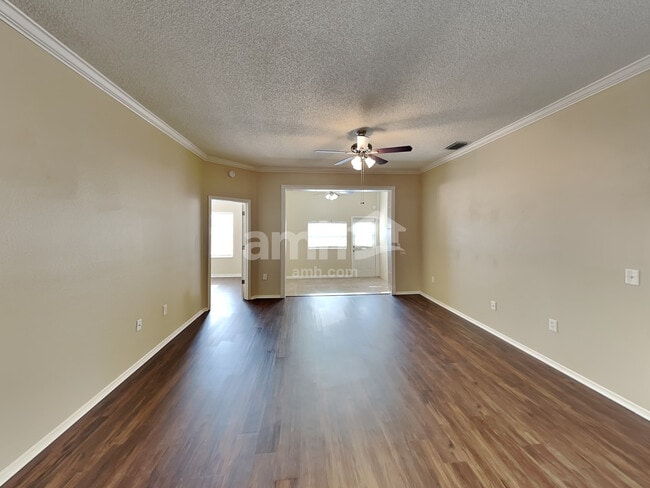 Photo - 823 Springwood Cir