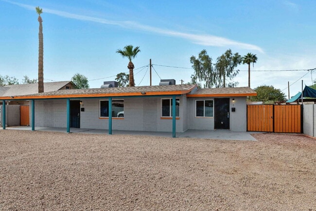 2BR Unit with Private Backyard One Level - 2BR Apartment Unit with Private Backyard One Level Unit B2