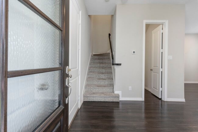 Photo - 5021 Lehman Oaks Dr