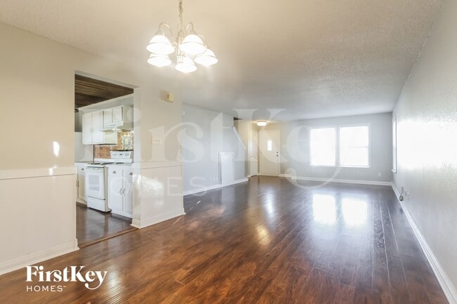 Photo - 319 Sunburst Ln