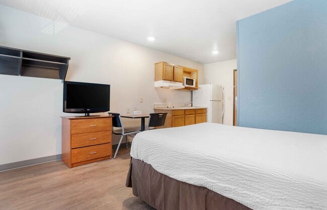 Furnished Studio-Montgomery