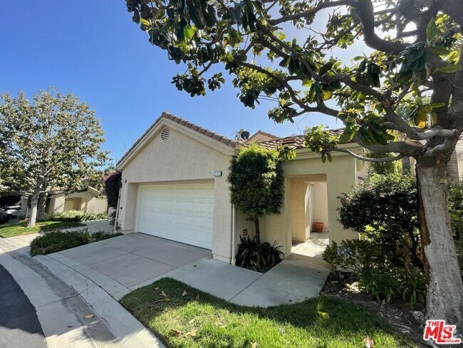 Building Photo - 732 Palisades Dr Rental