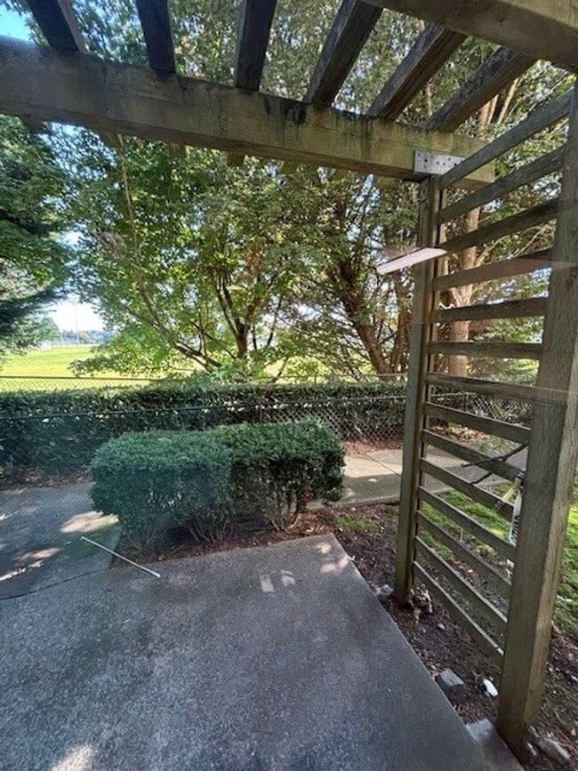 Photo - English Gardens Apartments