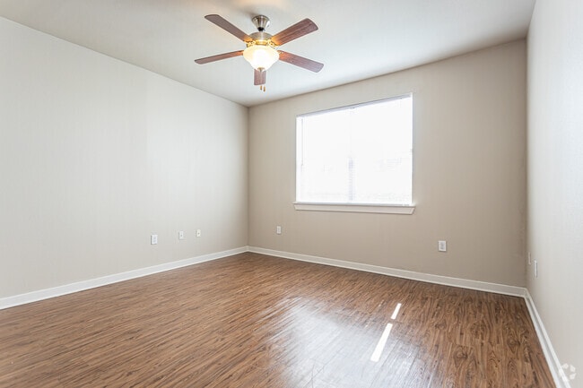 1BR, 1BA - 607SF