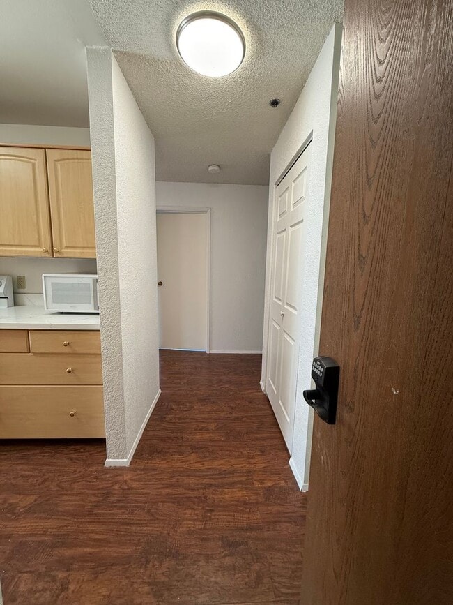 Photo - Well Maintained 2BD/2BTH Lynnwood Condo for Lease in Gated Community!