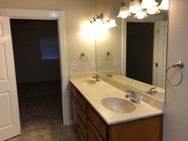 Photo - 2BED2BATH -2CARGARAGE, WASHER/DRYER HOOKUP, STORAGE, OWNER LANDSCAPE MAINTENANCE