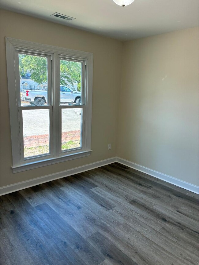Photo - 1604 Pecan Ct N