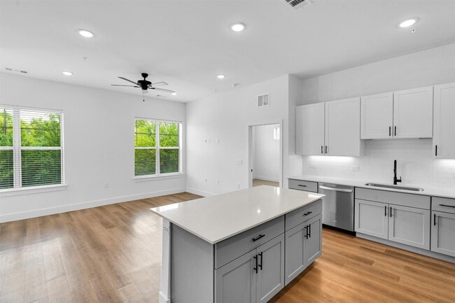 Building Photo - 1305A Provident Dr Rental