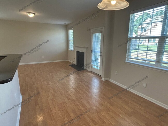 Photo - 1331 Lombar St