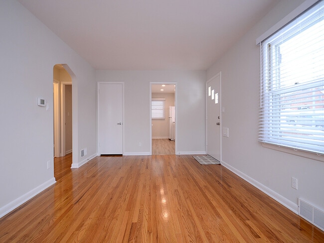Photo - 5630 Erskine St