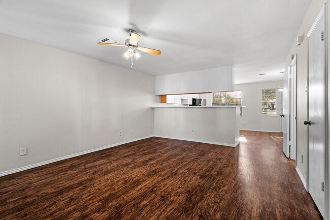 Photo - River Crossing ATX - Townhome - 2bd/2.5ba - W/D - Close to Downtown - $1395