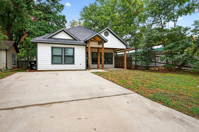 Photo - 211 W Murray St