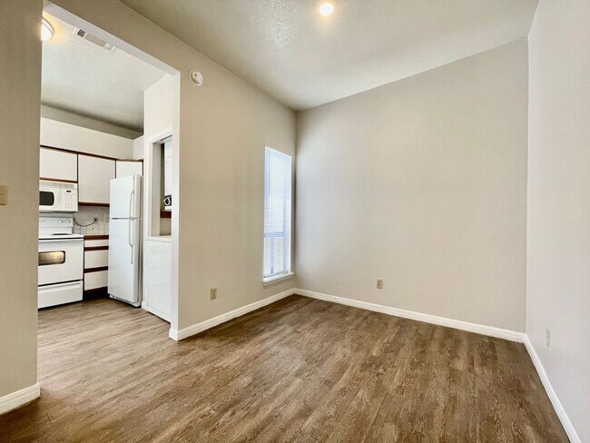 Photo - 2/2 Condo, Blocks from Campus and Downtown...