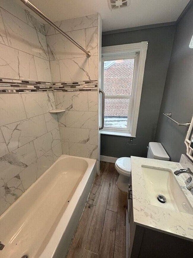 Photo - 4 Bedroom Renovated Twin Available!