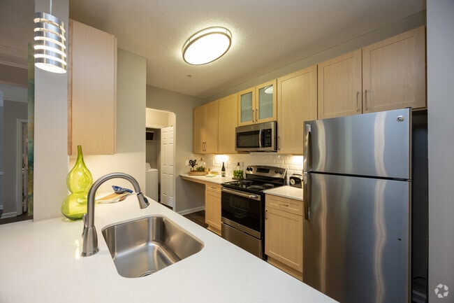 2BR, 2BA - 1150SF