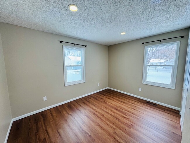 Photo - 5626 6th St NE