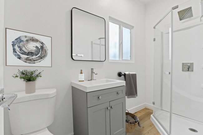 Photo - 201 Normandie Ave Unidad 13