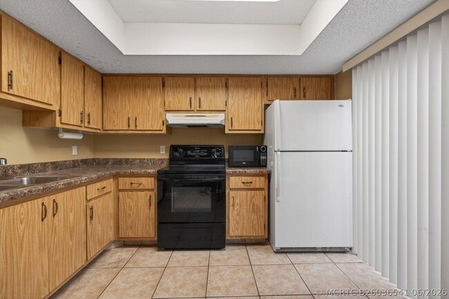 Building Photo - 707 Stonewood Ct Unit 19c