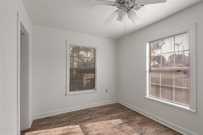 Building Photo - 1017 Avenue J