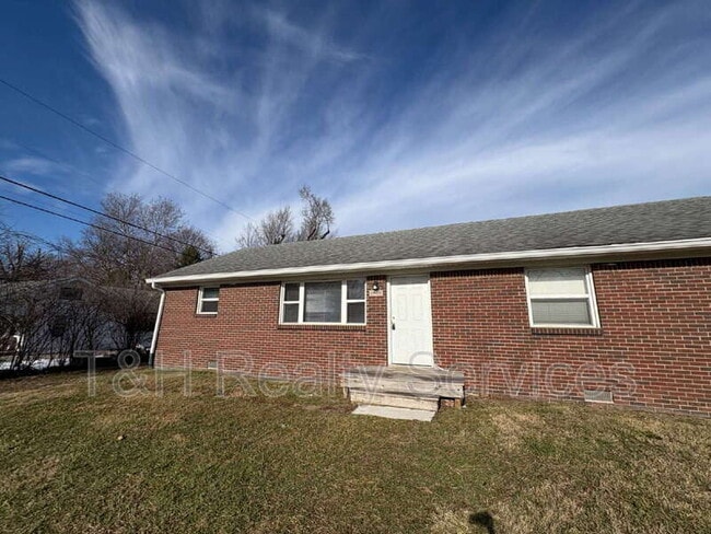 Building Photo - 1608 W 58th St