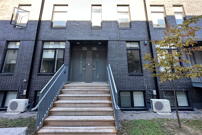 Building Photo - Contemporary 3-Bedroom Furnished Apartment for Rent in Oshawa