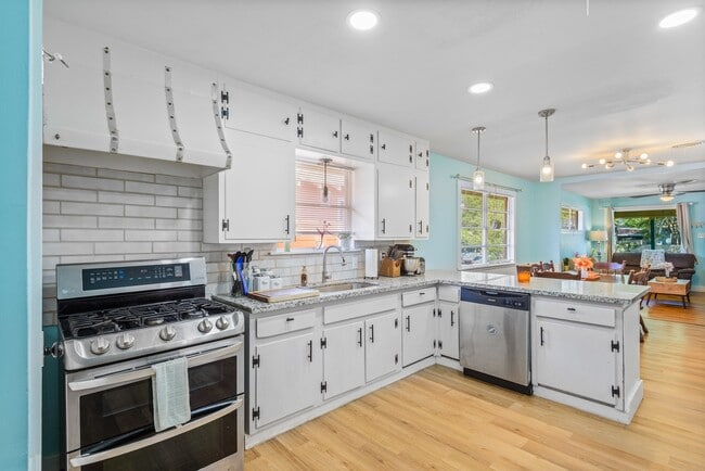 Photo - 4511 Avenue Q