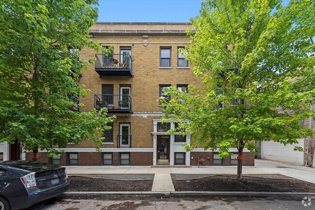Building Photo - 1952 W Byron St Unit 4 Rental