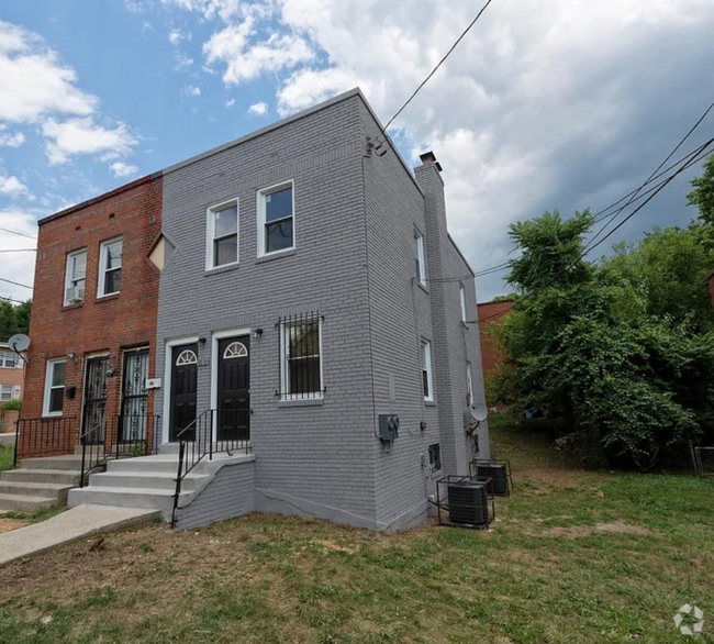 Building Photo - 3502 7th St NE Rental