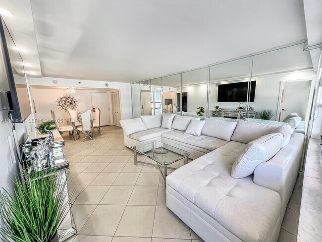 Photo - 5225 Collins Ave Unit 517