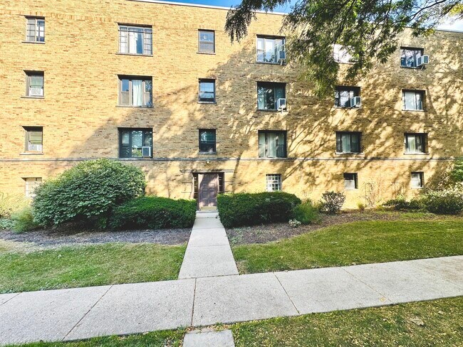 Photo - 1555 Monroe Ave Unit 2