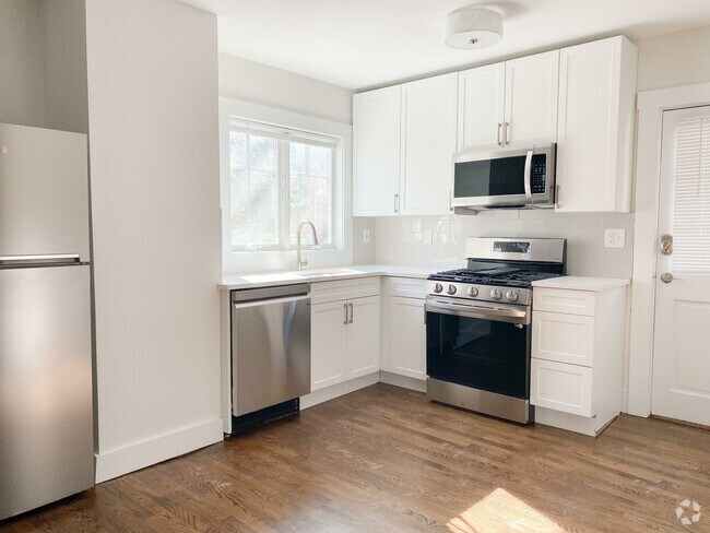 Building Photo - 72 Beacon St Rental