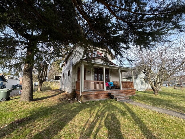 Photo - Sunnyland 5BR Near Trader Joe's – Walk to Schools, Private Yard, Pet Friendly | Pre-Leasing Aug 2026