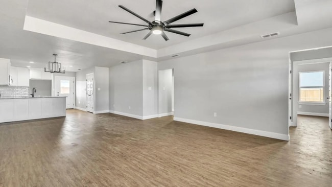 Photo - 313 Woodstock Ln