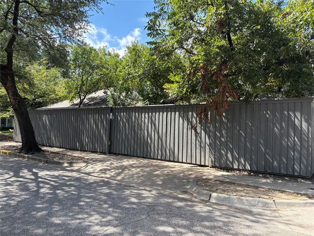 Photo - 4600 Belclaire Ave