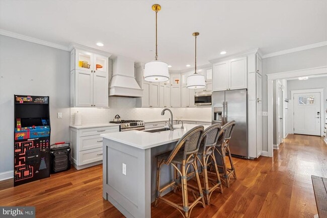 Photo - 215 E Chew Ave