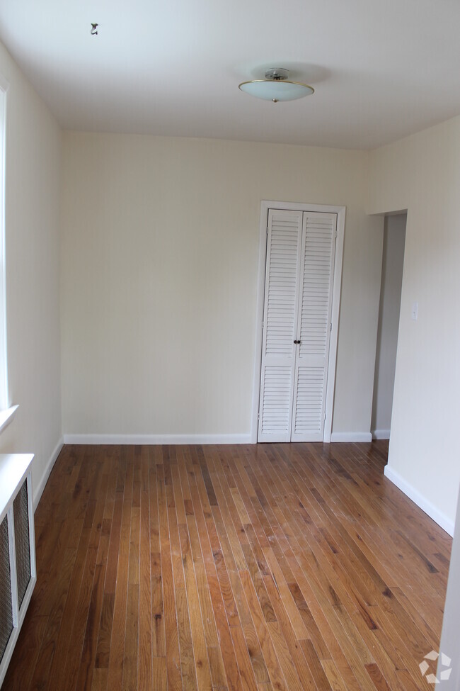 Building Photo - 308 3rd St Unit 2nd floor Rental