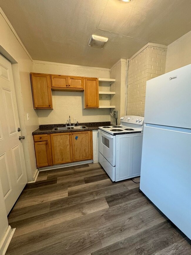 Photo - Hillcrest Apartments