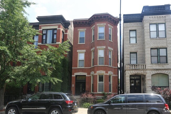 Building Photo - 2137 N Sheffield Ave Unit G Rental