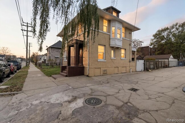 Photo - 5421 Toledo St