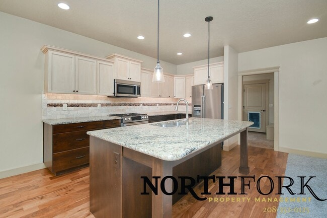 Photo - Desirable Star Home Coupled with Convenience